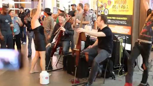 CELLO AWESOME - FREMONT STREET - LAS VEGAS - ENTERTAINMENT - MUST SEE! - MICHAEL JACKSON WOW!