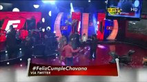 Ernesto Chavana baila con su espoas en Premios Fama