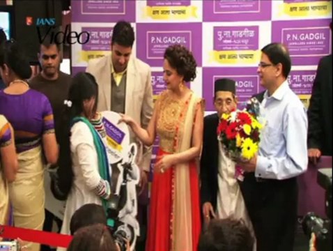 No cricket without Sachin for Madhuri Dixit