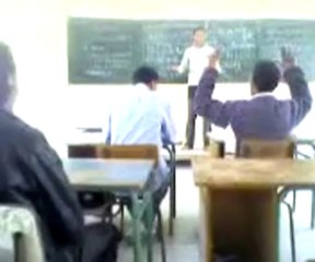 YOUNES - فيديو- في المدارس العربية لا ينفع سوى الضرب - TwitVid