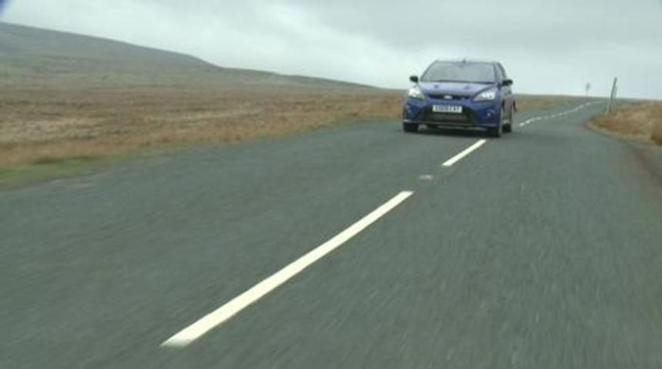 autocar.tv: Ford Focus RS vs Nissan GT-R