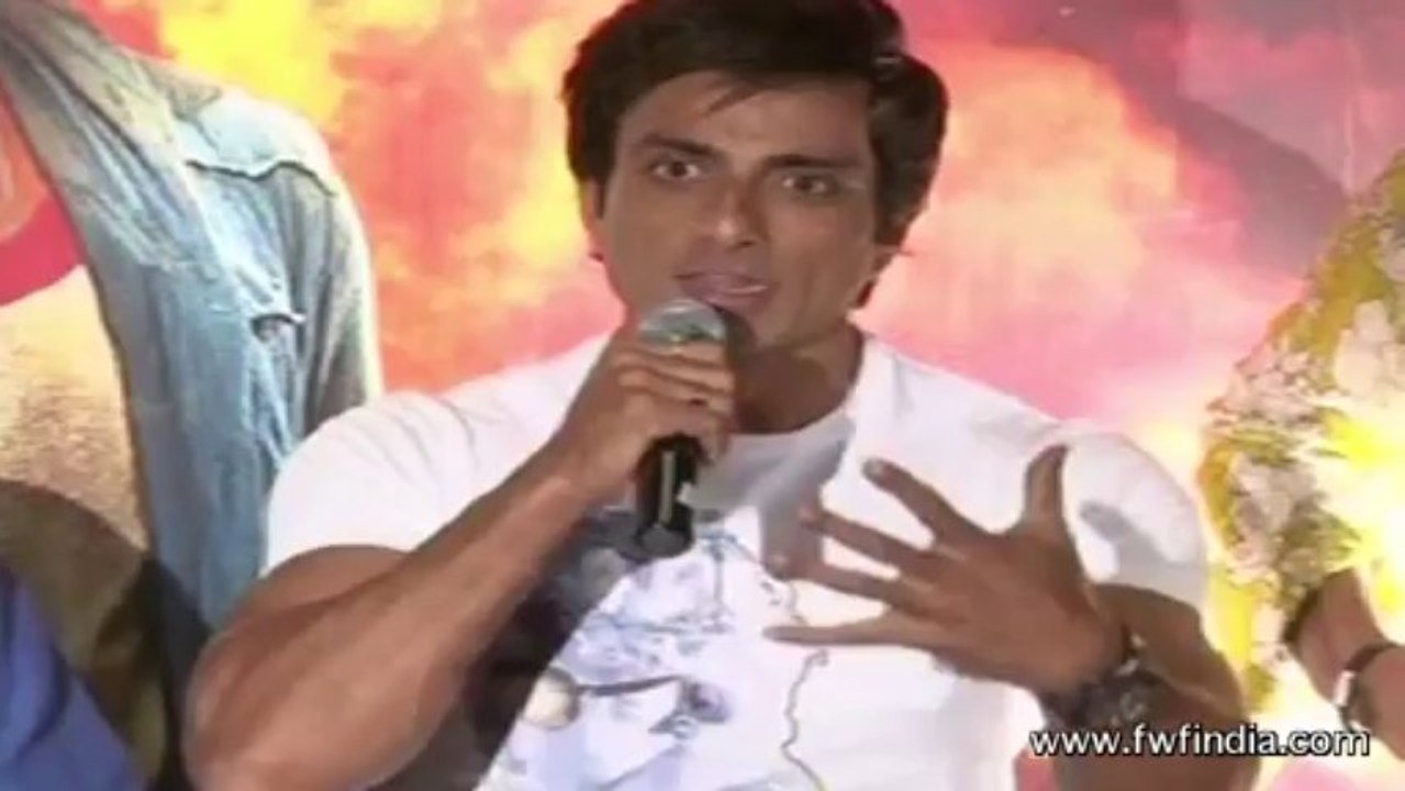 (Beat Bullet) Sonakshi Sinha, Prabhu Dheva, Sonu Sood at launching 2nd trailer of R.. Rajkumar (Uncut)