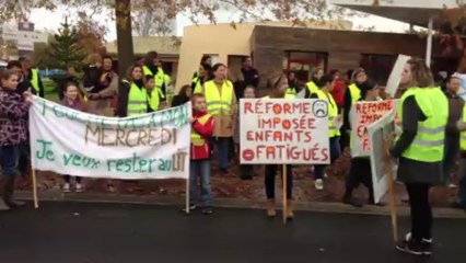 Manifestations contre les rythmes scolaires à Braud-Saint-Louis (15-11-13)