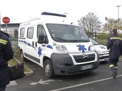 Les ambulanciers manifestent contre la hausse de la TVA - 18/11