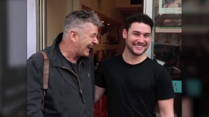 Alec Baldwin desmiente las acusaciones de homofobia con su peluquero