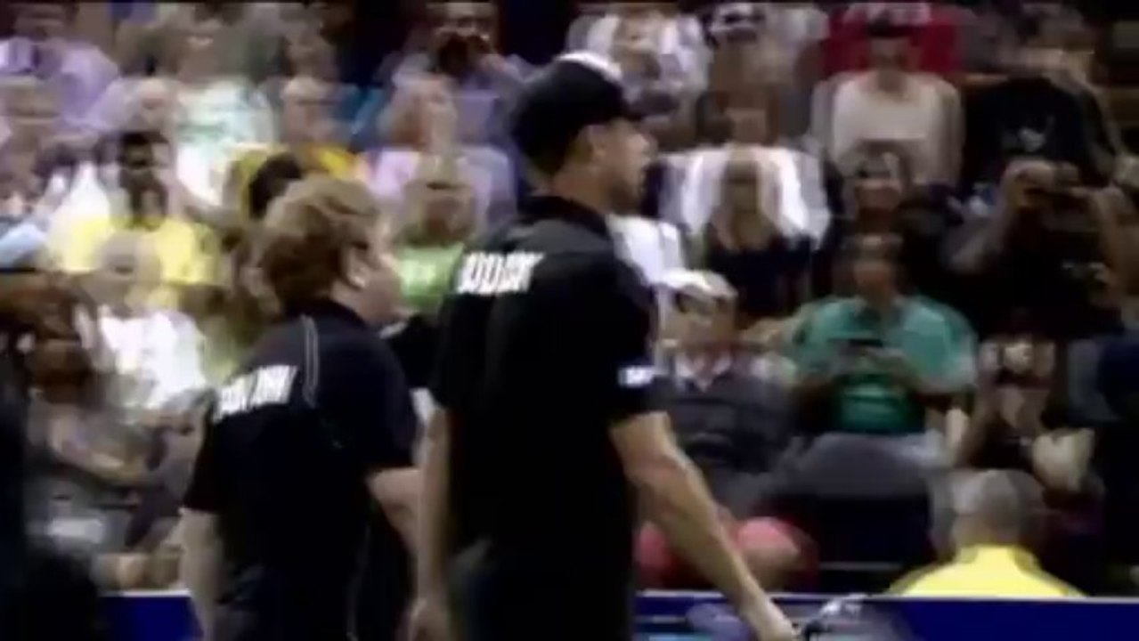 Charity: Elton John vs. Venus Williams