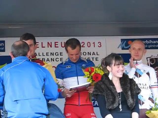 Francis Mourey découvre le livre Cyclisme Amateur 2013