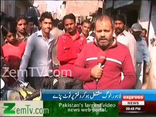 Traffic wardern ko lenay ke denay pargaye