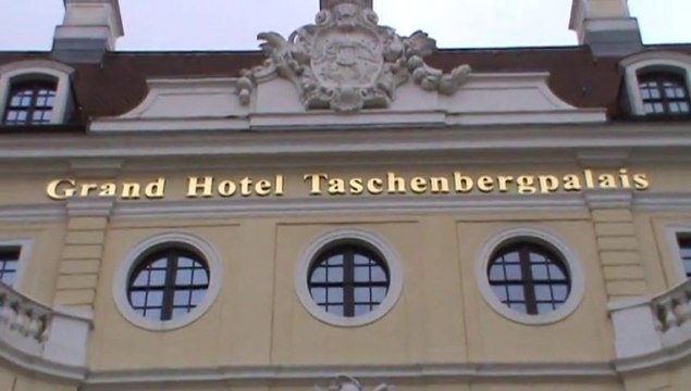 Dresden Luxushotel Taschenbergpalais Kempinski von aussen Dresden Sachsen Staedtereise Luxushotel Semperoper Onlinebuchung im Reisebüro Fella Hammelburg @ vip-reisen.de Tel. 09732-2600 Email info@fella.de ab 18.30 Uhr und am Wochenende unter 0171-2