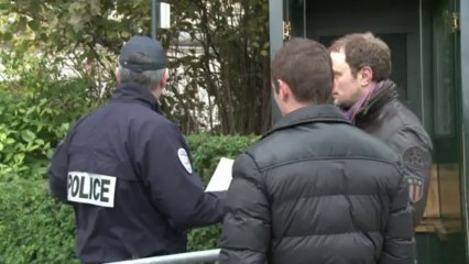 Caça ao homem que atacou jornal francês