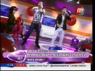 Rodrigo Díaz y Jonathan González cantaron a dúo "Bien Duro"