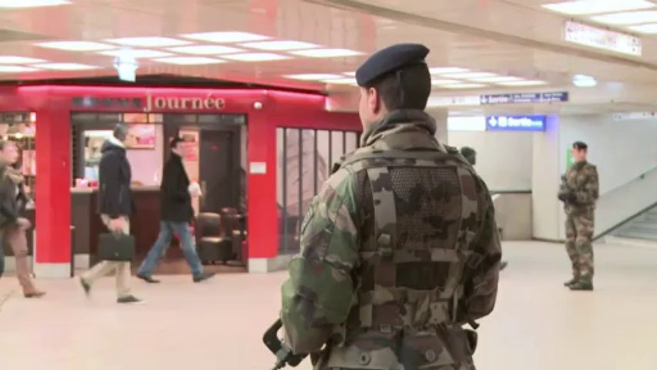 Shooter on the run in Paris after newspaper attack