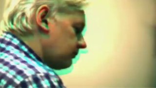 Video  Calle 13 y Assange le cantan a la manipulación mediática – RT1