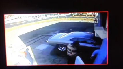 Fat Guy Falls Down in the Carwah hahaha