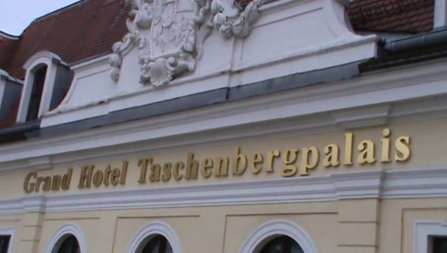 Dresden Luxushotel Taschenbergpalais Kempinski von aussen Dresden Sachsen Staedtereise Luxushotel Semperoper Onlinebuchung im Reisebüro Fella Hammelburg @ vip-reisen.de Tel. 09732-2600 Email info@fella.de ab 18.30 Uhr und am Wochenende unter 0171-2
