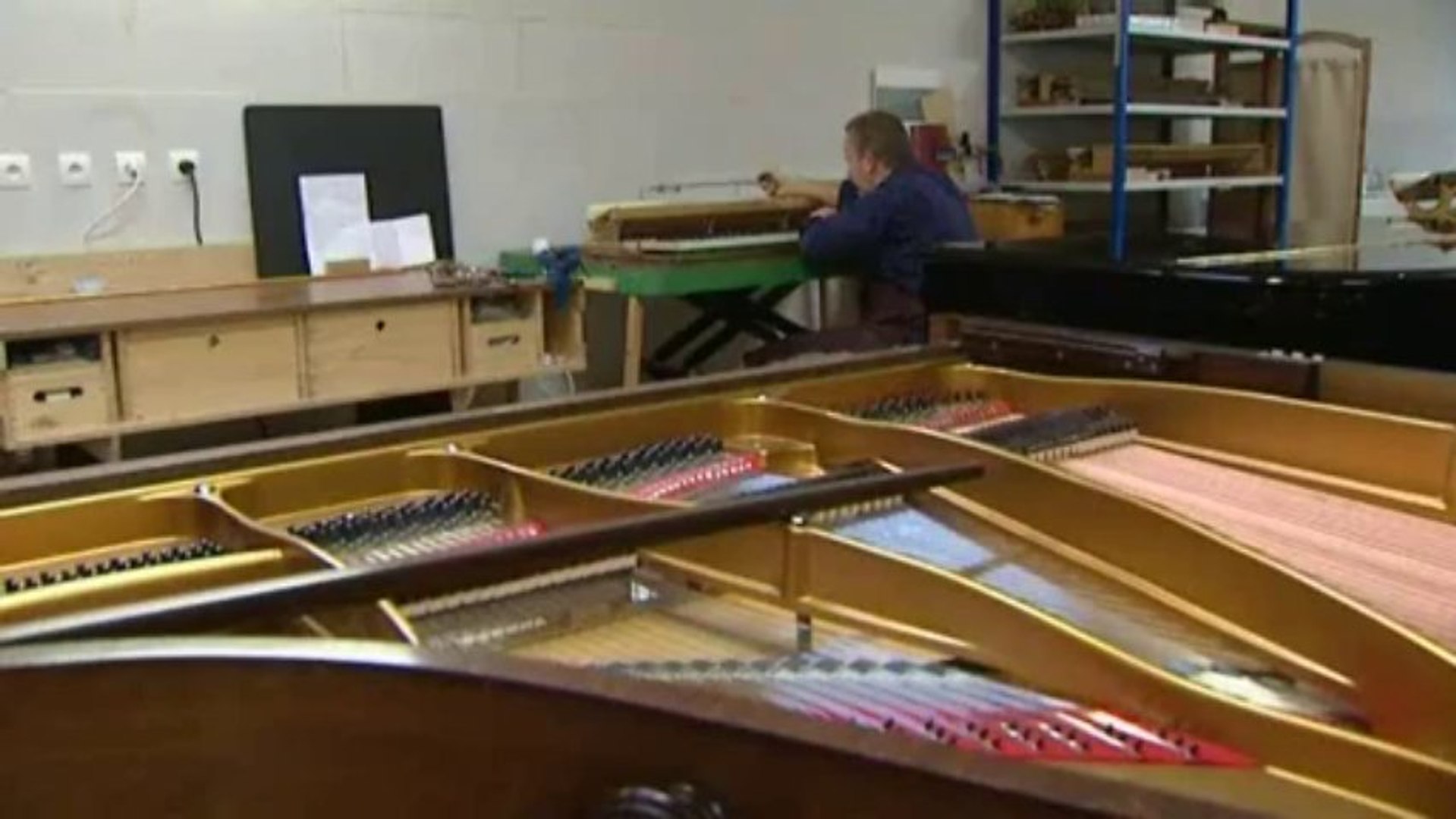 Stephen Paulello devient le dernier fabricant de piano indépendant français  - Vidéo Dailymotion
