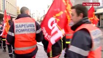 Brest. Une cinquantaine de pompiers manifestent
