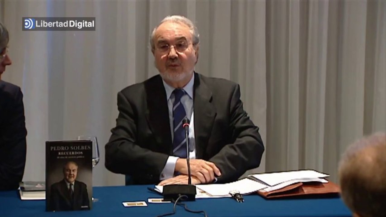 Solbes admite ahora que fue "excesivamente optimista" sobre la crisis durante su etapa con Zapatero