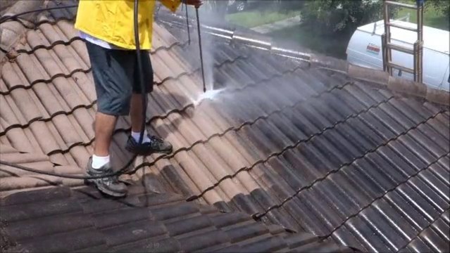 ROOF PRESSURE CLEANING GULFSTREAM BRINEY BREEZES 561-502-7663