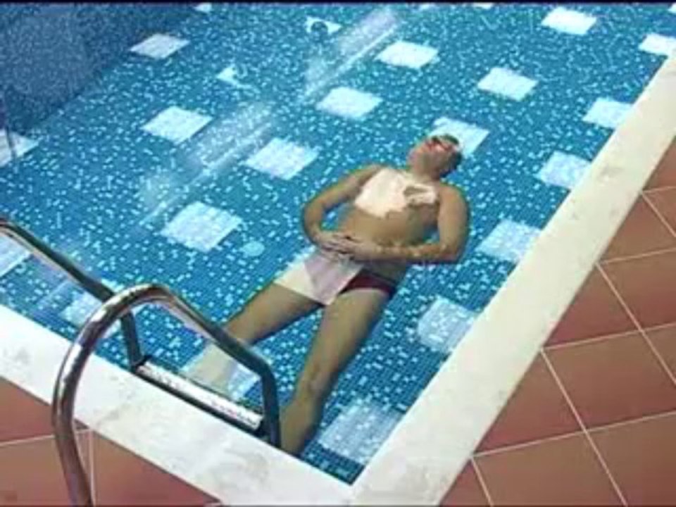 Недялко медитира в басейна VIP BROTHER