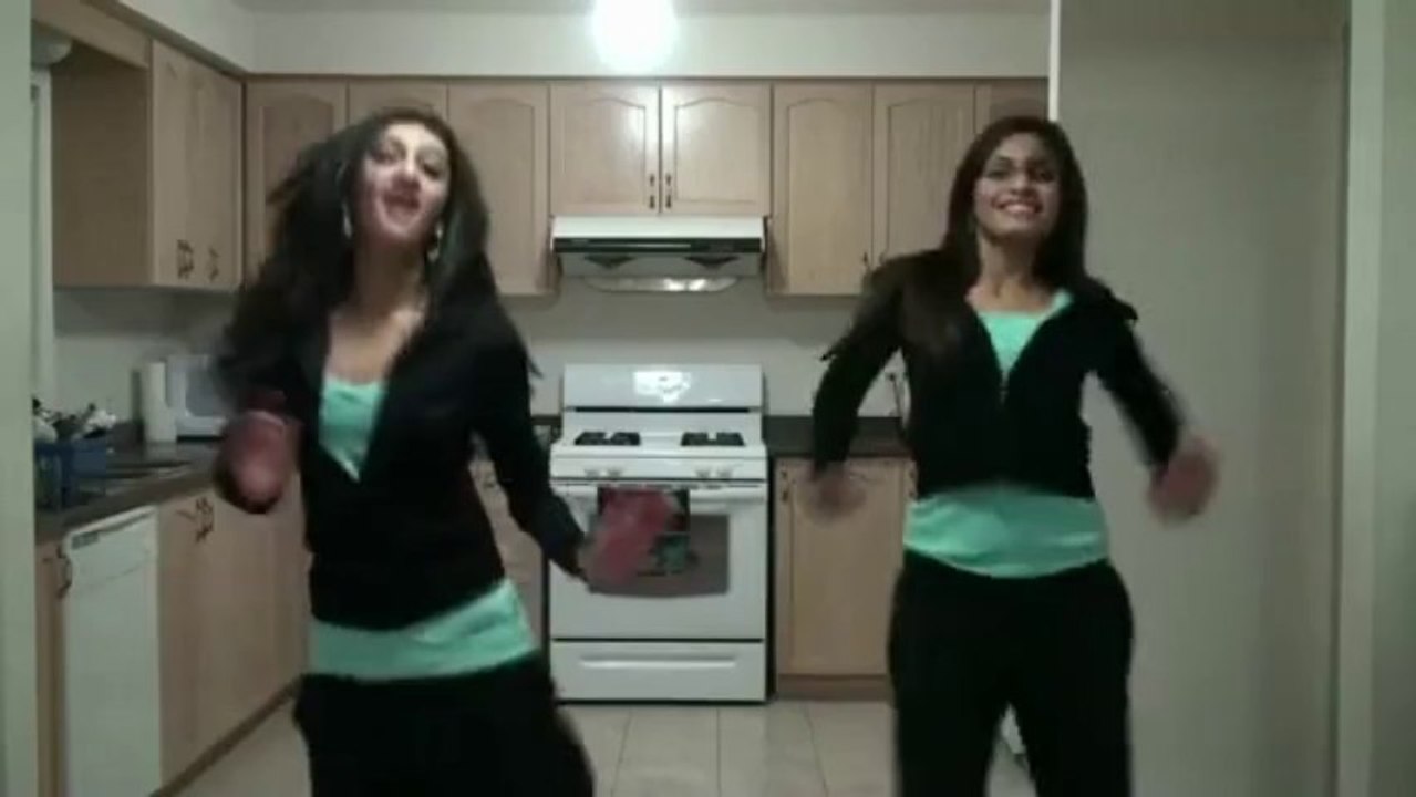 2 grils dance