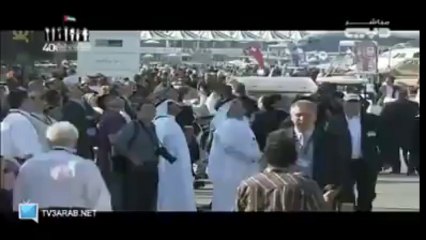 JF-17 Thunder Flying  in Dubai Air Show 2013