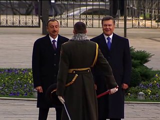 Ukrainian Honor Guard’s Awesome Hat Fail Recovery