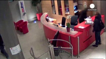 Gunman continues to elude police in Paris