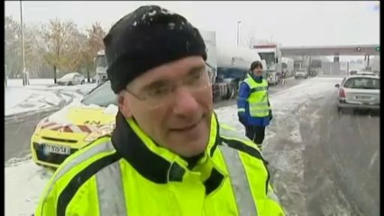Une partie de l'Auvergne et de la région Rhône-Alpes paralysée par la neige