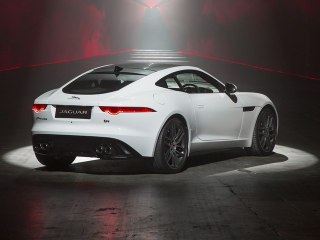 Pleins phares sur la F-Type Coupe R