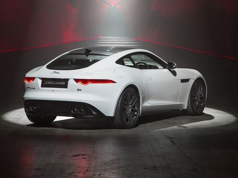 Pleins phares sur la F-Type Coupe R