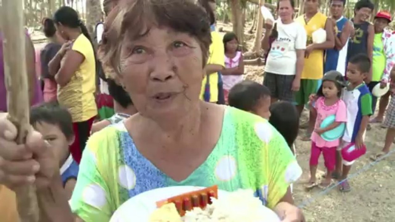Philippines: distribution de vivres ans des villages reculés