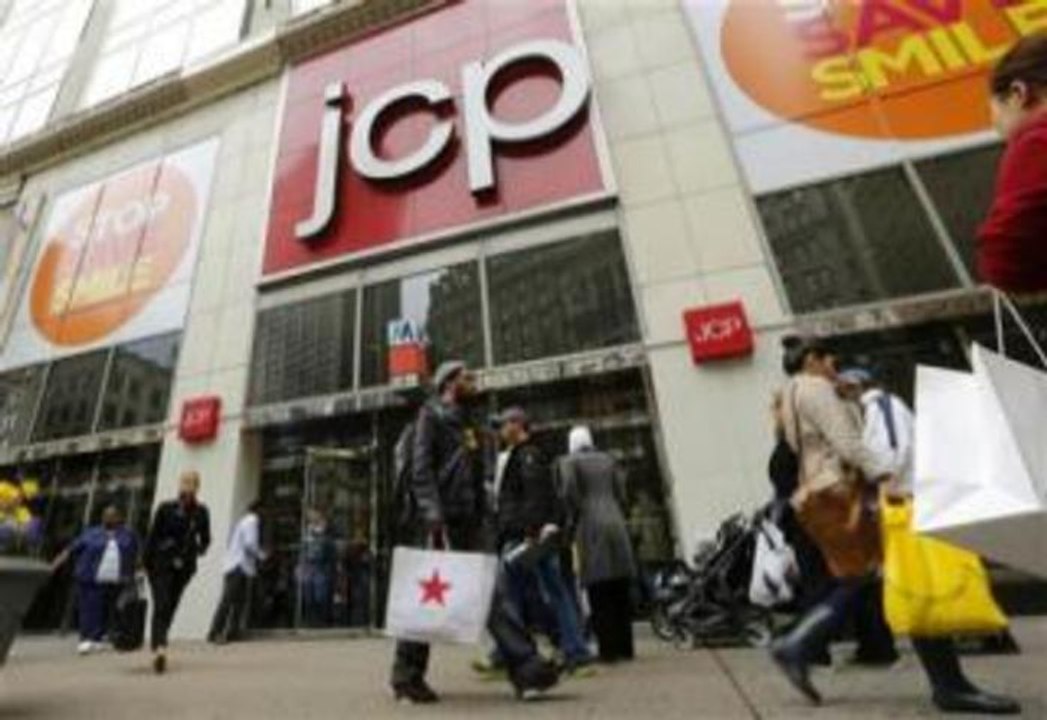 Earnings News: JC Penney Company Inc (JCP), Lowe's Companies Inc (LOW)