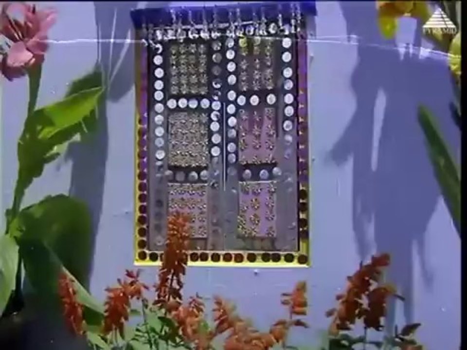 Nizhalgal (1980) - Poonkathavae