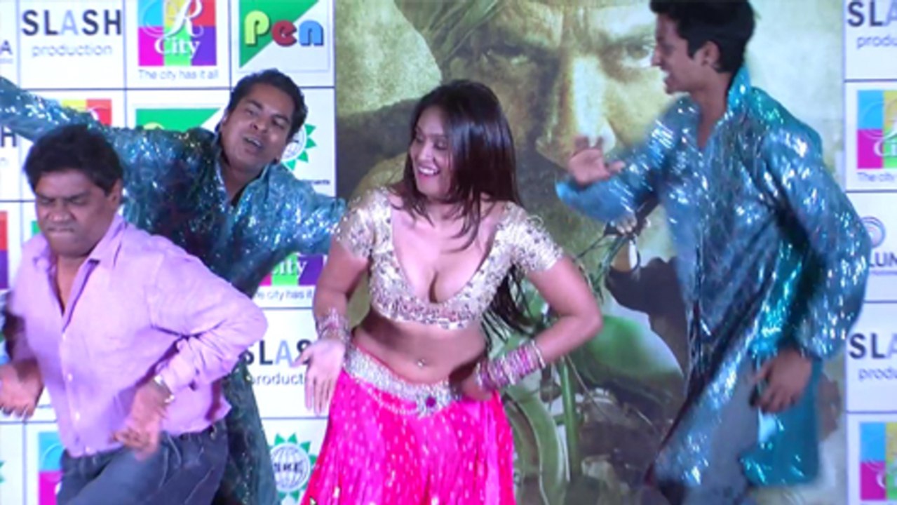 JAD MEHNDI LAG LAG JAAVE Dance Performance By Urvashi Rautela - SINGH SAAB THE GREAT