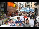 Napoli - Furti e degrado alla scuola Rodinò, mamme protestano (20.11.13)