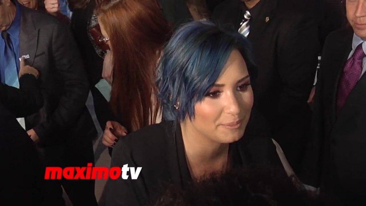 Demi Lovato "I Hate Posing For Paparazzis On The Red Carpet"  - Frozen Premiere