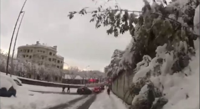 Glissades et embouteillages : la France sous les premières neiges