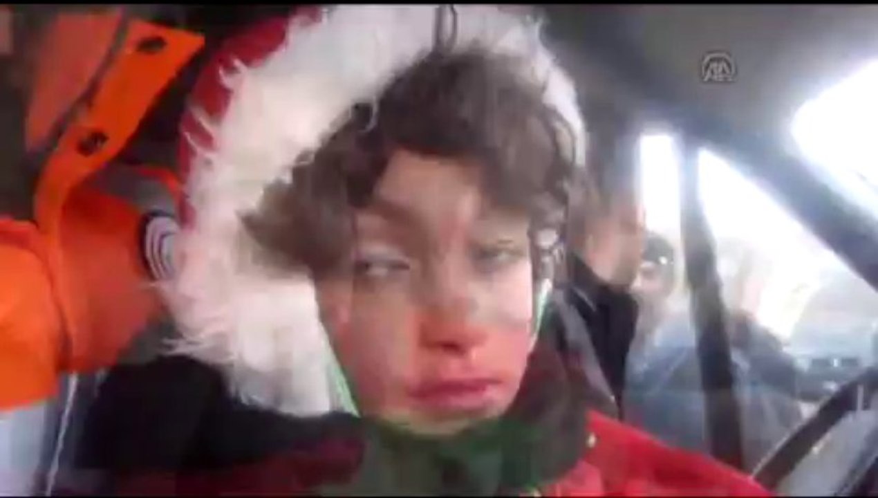 Mehmetçik, kayıp çocuğu donmak üzereyken buldu