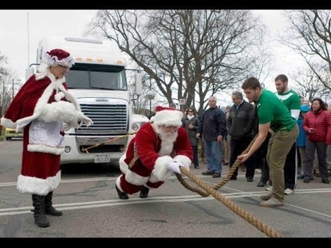 Strongman Santa Claus Pulls World's Heaviest Sleigh in Canada