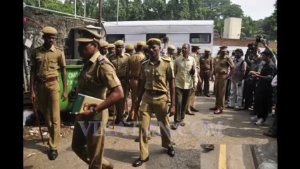 முள்ளிவாய்க்கால் முற்றம் இடிப்பை எதிர்த்து அண்ணா சாலைக்கு பூ