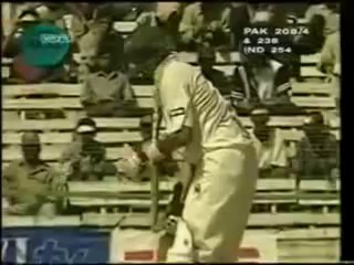 Shahid Afridi 1st Test Century 141 vs India 1999