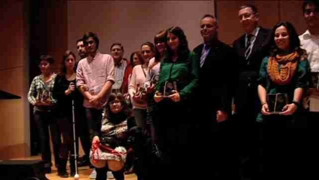 Un trabajo sobre el adiestramiento de perros por parte de discapacitados recibe el Premio Accés Bachillerato