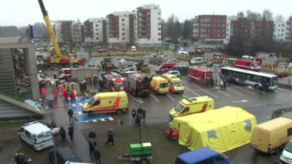 Letonia: derrumbe fatal en supermercado