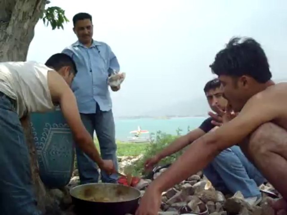 cooking seen in khanpur dam (baltistani munday)