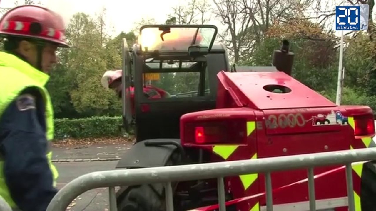 Une voiture tombe dans un trou géant en pleine rue à Saint-Germain-en-Laye