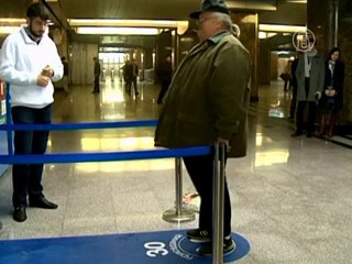 Москвичам нравится платить за метро приседаниями