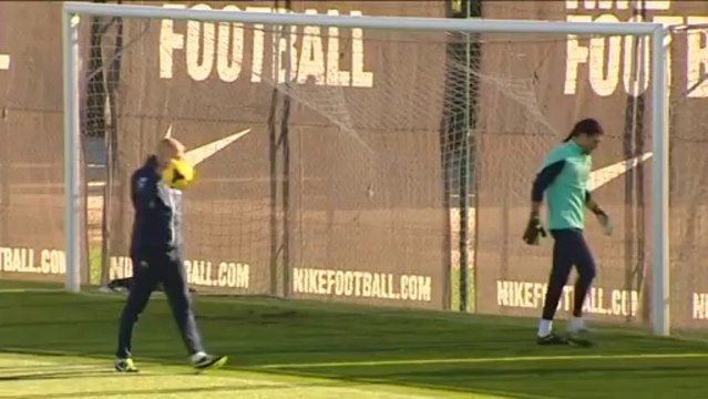 Cesc Fàbregas y Gerard Piqué reciben el alta médica; Xavi y Tello, bajas ante el Granada