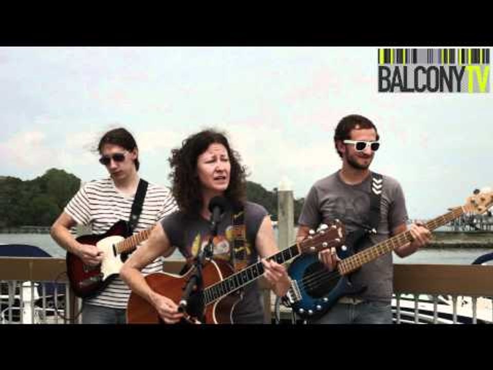 DANIELLE HOWLE + FIREWORK SHOW - FOOT OF THE MOUNTAIN (BalconyTV)