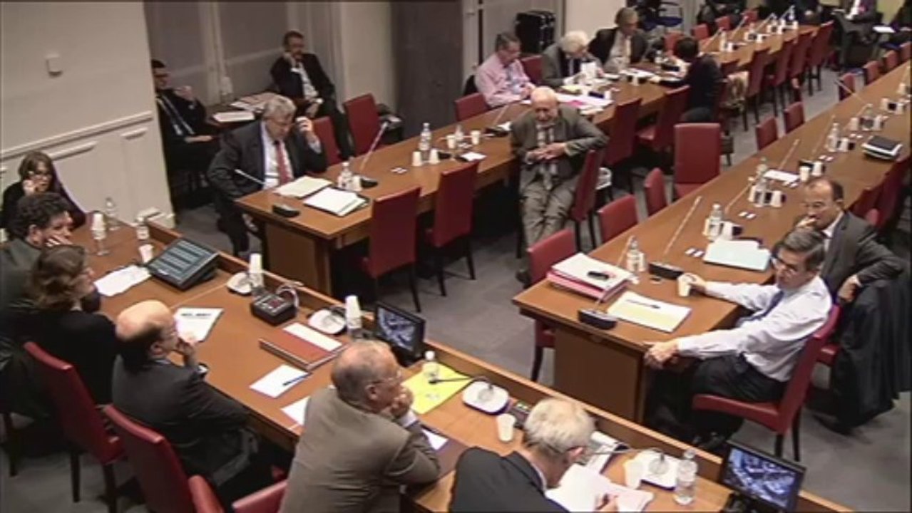 Audition de M. Henri Emmanuelli, pdt de la commission de surveillance de la Caisse des dépôts et de consignation, et M. Jean-Pierre Jouyet, DG - Mardi 19 Novembre 2013